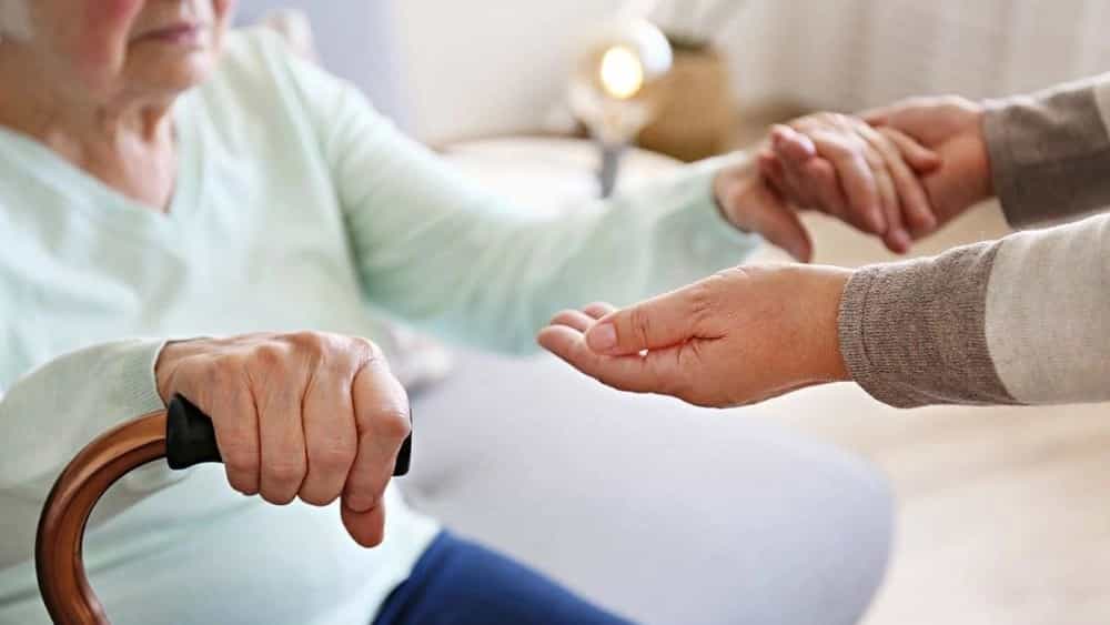 خدمات تخصصی پرستاری در منزل زیر نظر پزشک در بندر انزلی